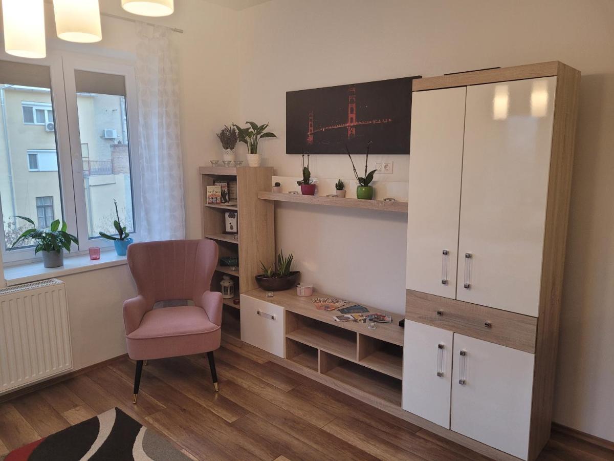Rose Apartment 佩奇 外观 照片