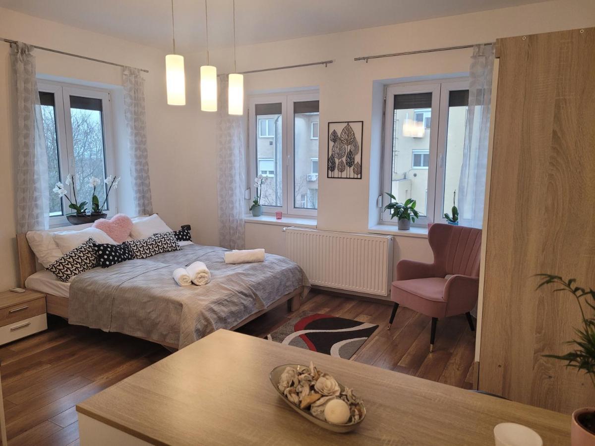 Rose Apartment 佩奇 外观 照片
